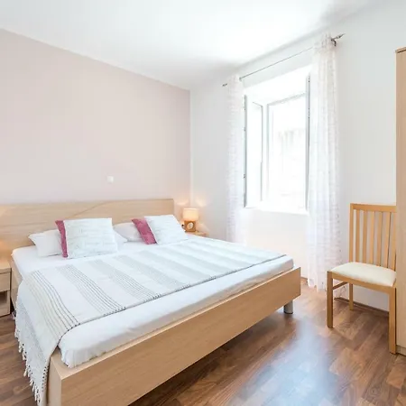 Fora * Ντουμπρόβνικ