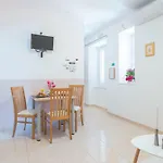 아파트 포라 아파트먼트 *